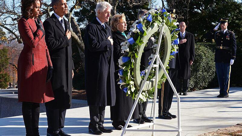 Obama und Clinton am Grab ihres Amtsvorgängers