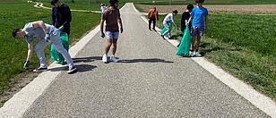 Asylwerber gingen im Attergau Müll sammeln
