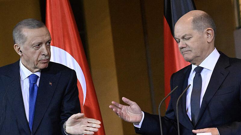 TOPSHOT-GERMANY-TURKEY-POLITICS-DIPLOMACY