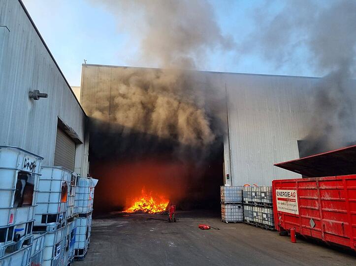 Brand in einem Entsorgungsbetrieb in Steyr