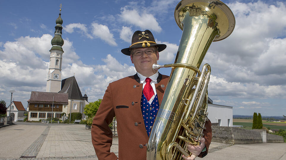 Ehemaliger US-Soldat spielt bei der Ortsmusik Geinberg die Tuba