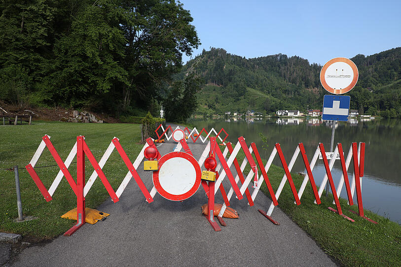 Felssturz - Donauradweg bei Hartkirchen  gesperrt
