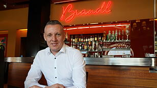 Ein Ebenseer Kosovare übernimmt das legendäre Café Brandl in Gmunden