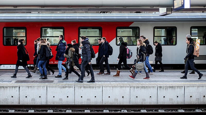 Switching from cars to public transport reduces CO2 emissions by more than 80 percent