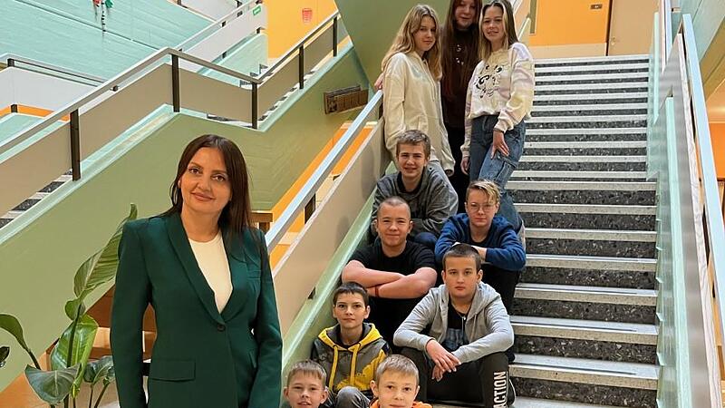 Ukrainian teacher gives children support
