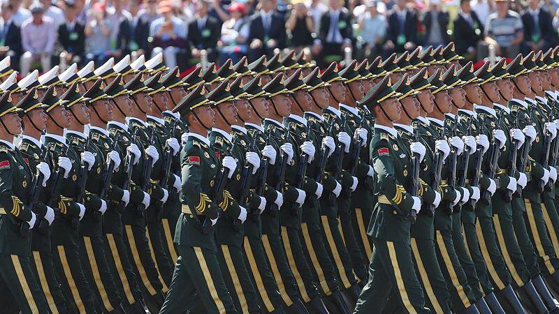 China: 12.000 Soldaten bei Militärparade