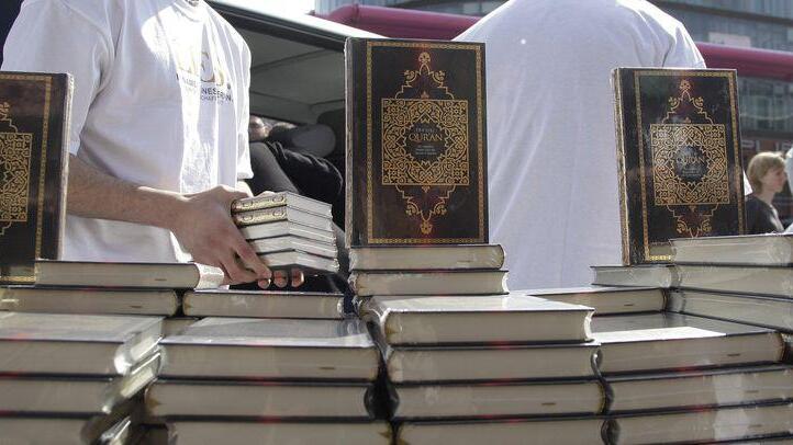 Behörde lässt Koran-Verteilung prüfen