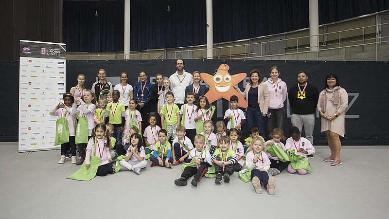 Im Tennisfieber: 30 Kinder trainierten mit den Stars