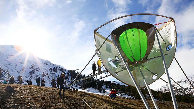 Erste künstliche Wolke produziert Pulverschnee im Skigebiet