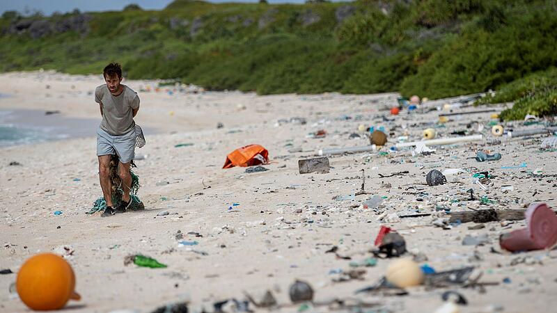 Abgelegene Pazifikinsel versinkt im Müll