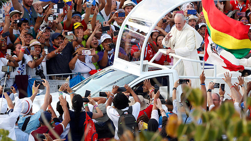 Papst appellierte an Jugend: Baut Brücken statt Mauern