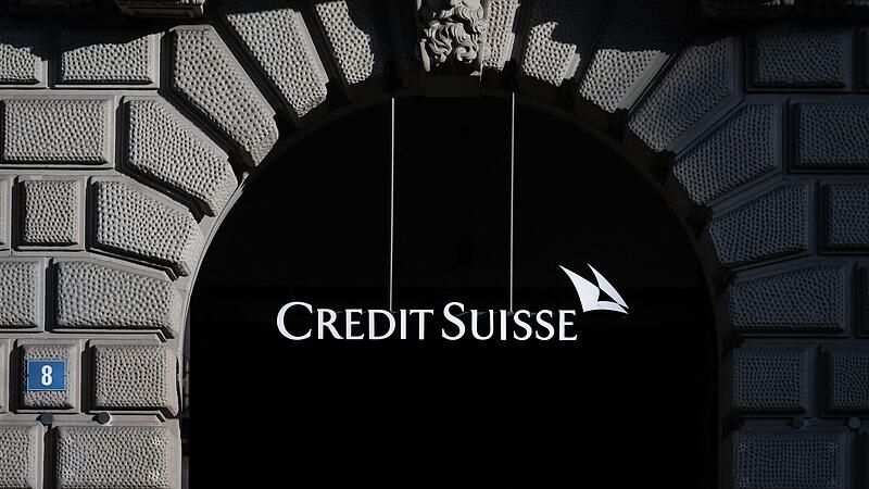 Credit Suisse: Many jobs gone, government freezes bonuses