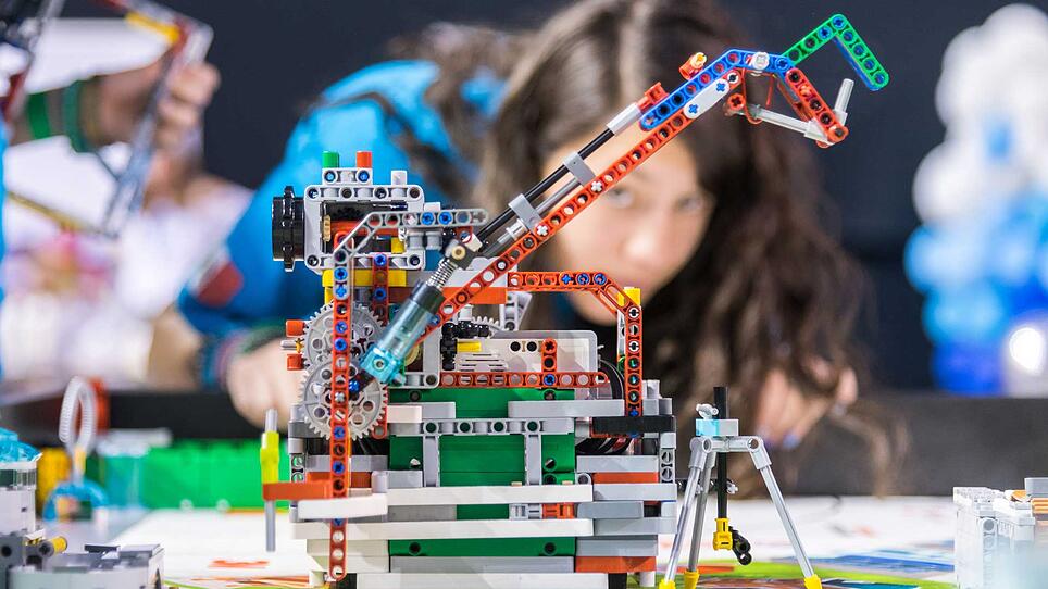 Wie Schüler mit Lego an Ideen für die Stadt der Zukunft bauen