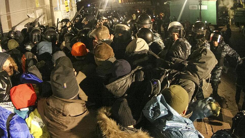 Dutzende Verletzte bei Polizeieinsatz in Kiew