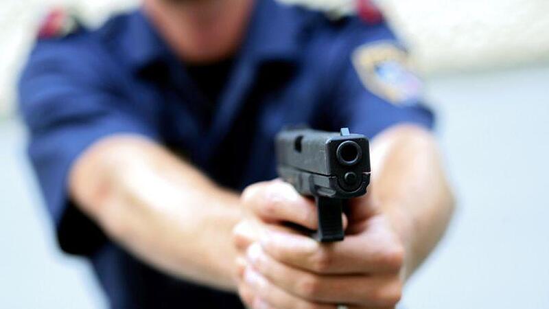 polizei polizist pistole