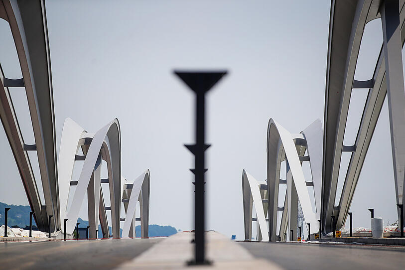 Die Entstehung der neuen Linzer Eisenbahnbrücke in Bildern