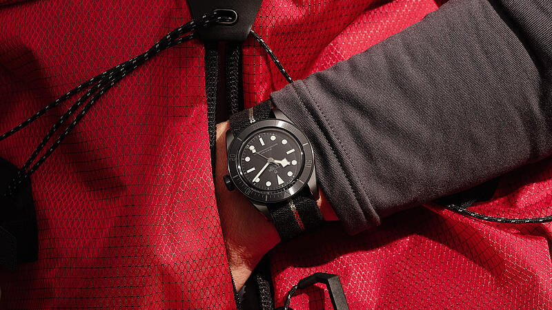 TUDOR präsentiert mit dem Modell Black Bay Ceramic eine bemerkenswerte Uhr und Symbol für die technische Expertise der Marke