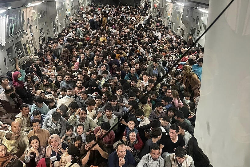 Evakuierung aus Afghanistan: Massen am Flughafen