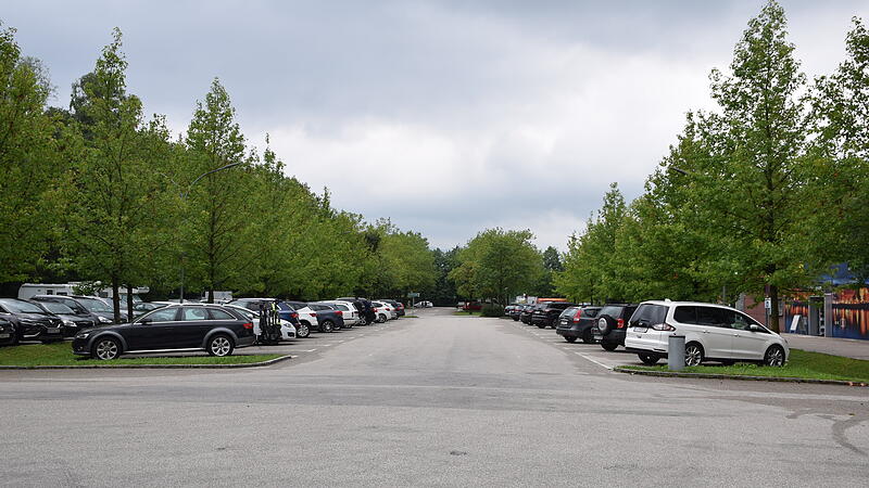 Toscana parking lot is subject to charges