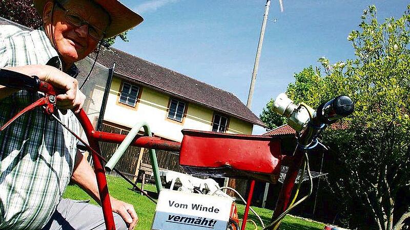 Vom Winde vermäht: Hofkirchner Tüftler stutzt Gras mit Windenergie