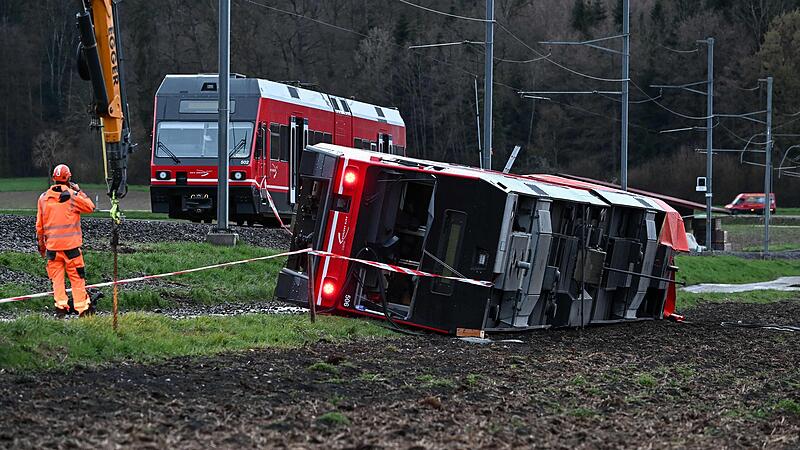 Strong wind: Two trains in Switzerland derailed