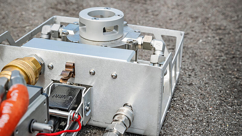 E-Auto-Batterie brennt: Kühlen statt löschen