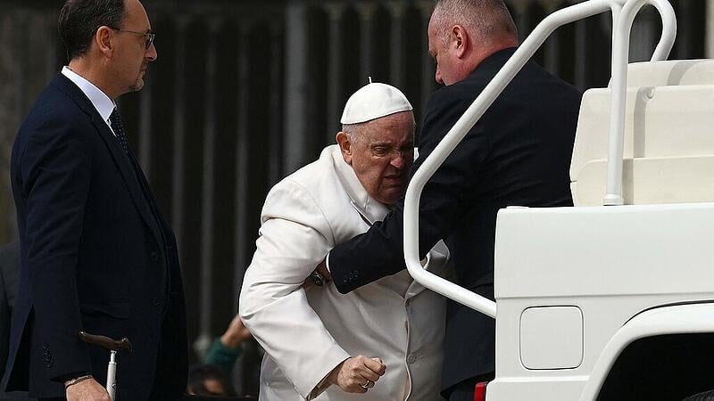 Heart and respiratory problems: Pope in hospital