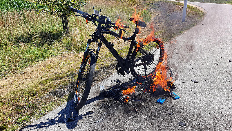 Feuerwehr musste brennendes E-Bike löschen