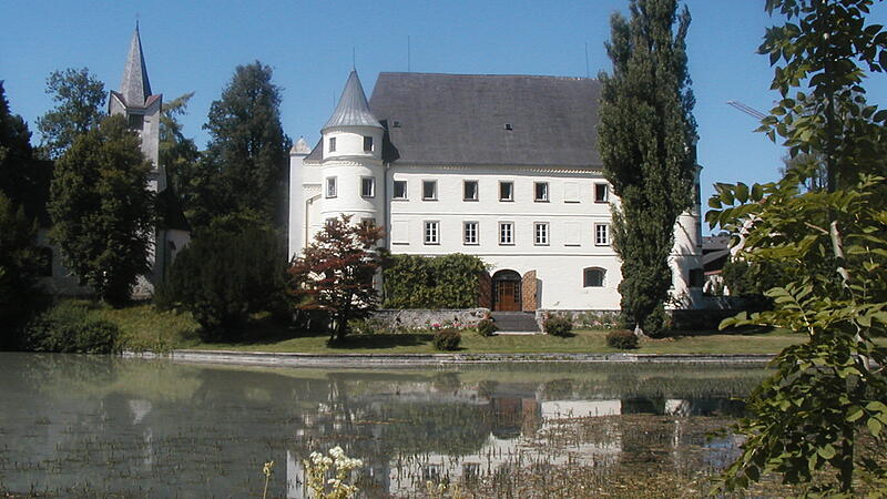 Schloss Hagenau am Inn steht zum Verkauf