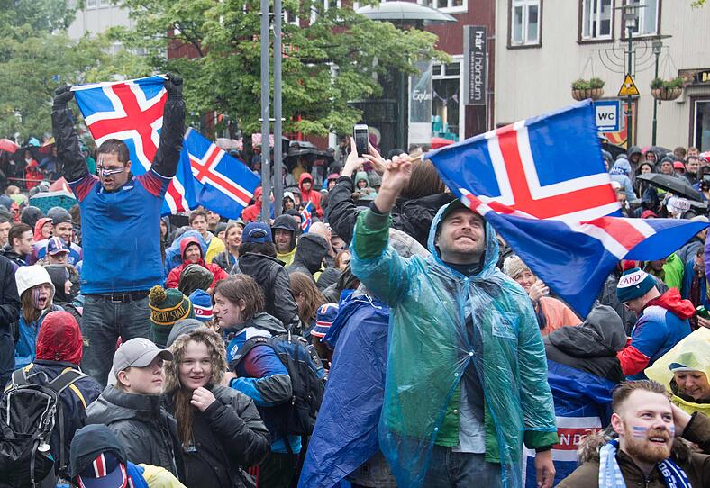 Huh! Islands Fans feierten im strömenden Regen