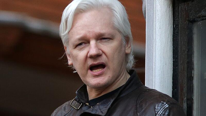 Held oder Spion? Assange vor Londoner Gericht
