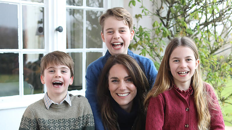 Familienfoto war bearbeitet: Prinzessin Kate entschuldigt sich
