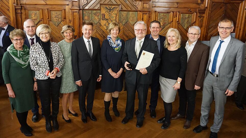 Ehrenring der Stadtgemeinde Ried an Ernst Reiter verliehen