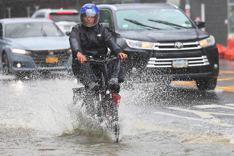 US-HEAVY-RAINS-CAUSE-FLASH-FLOODING-IN-PARTS-OF-NEW-YORK-CITY