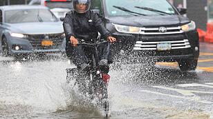 US-HEAVY-RAINS-CAUSE-FLASH-FLOODING-IN-PARTS-OF-NEW-YORK-CITY