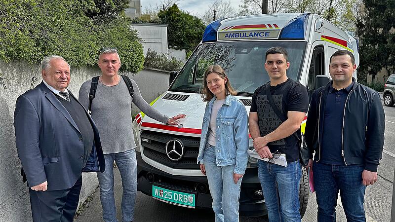 Ebenseer spenden der Ukraine einen Rettungswagen