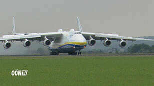 Landung der Antonov AN-225 am Flughafen Linz-Hörsching