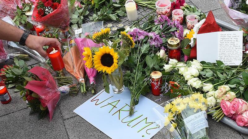 München: Trauer vor Olympia-Einkaufszentrum
