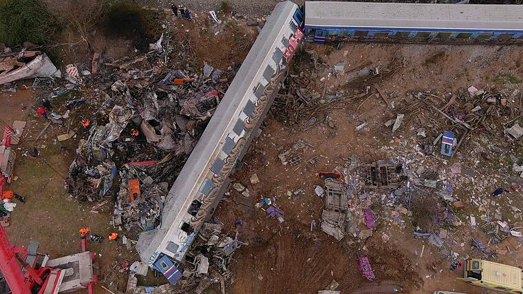 Train accident in Greece: pictures of the accident site
