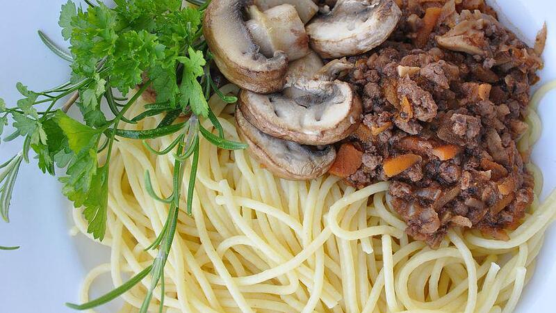 Spaghetti mit Rehsugo und Champignons