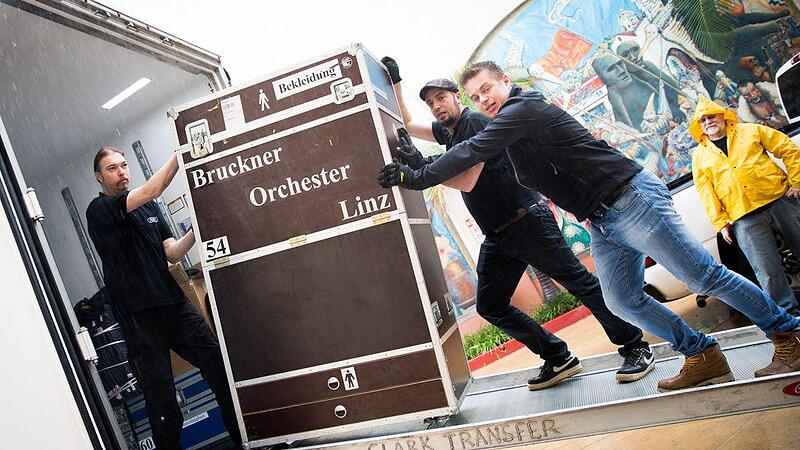 Zwei Mühlviertler wachen bei US-Tour des Bruckner Orchesters über Logistik