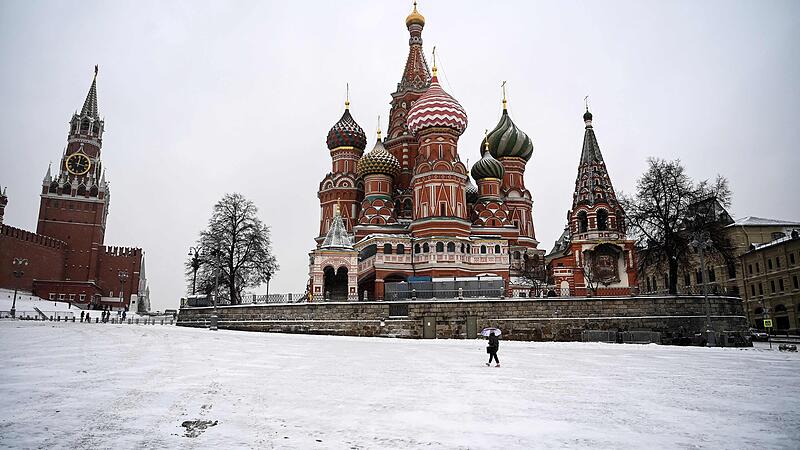 RUSSIA-WEATHER-SNOW