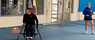 Frankenmarkterin fand nach schwerem Skiunfall im Rollstuhltennis neue Kraft
