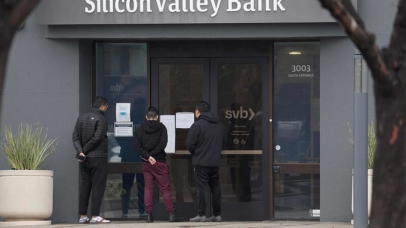 After the collapse of the Silicon Valley Bank, the US government announces protection for all depositors