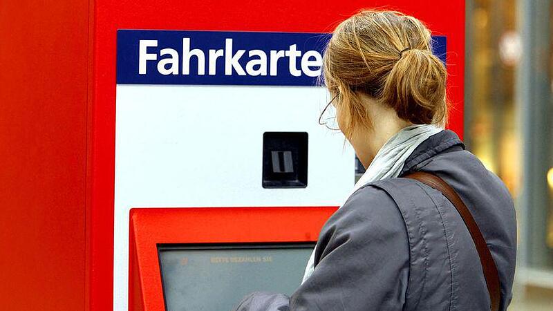 Fahrscheinautomat hatte Defekt, im Zug verlangten ÖBB dann Strafgeld