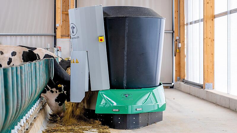 Mit vollautomatisierten Fütterungsrobotern auf der Überholspur