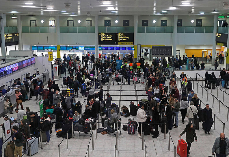 Londoner Flughafen: Wegen Drohnen gesperrt