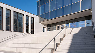 Auf 196 Betonpfählen: Fachhochschule eröffnet in Steyr ihr drittes Gebäude