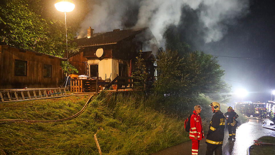 Wohnhaus brannte lichterloh: Bewohner (51) starb in den Flammen