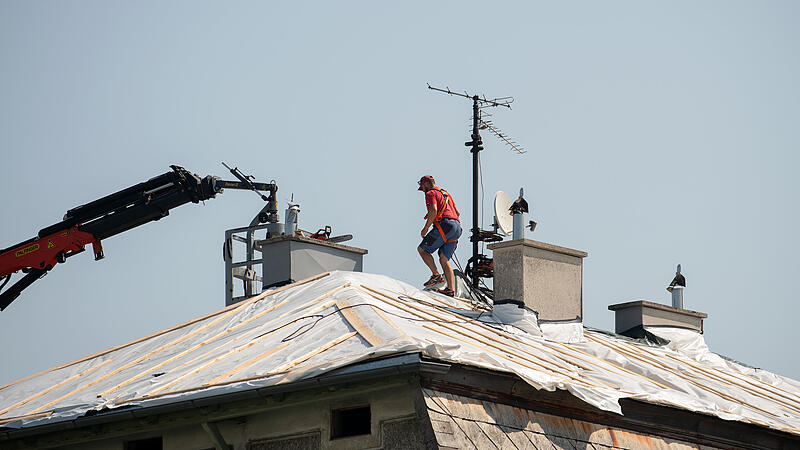 Kein Material: OÖ Wohnbau kann vom Hagel zerstörte Dächer nicht reparieren